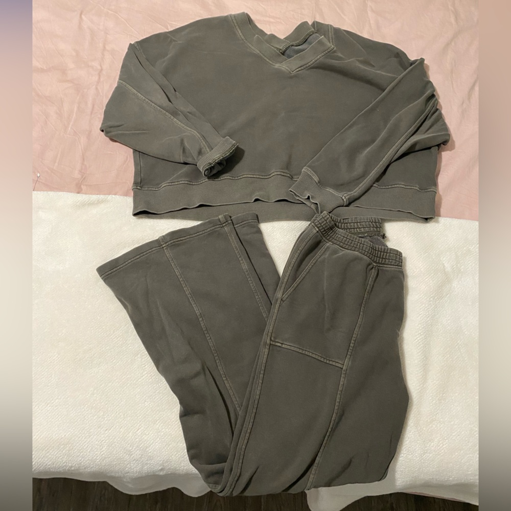 Aerie two piece lounge set